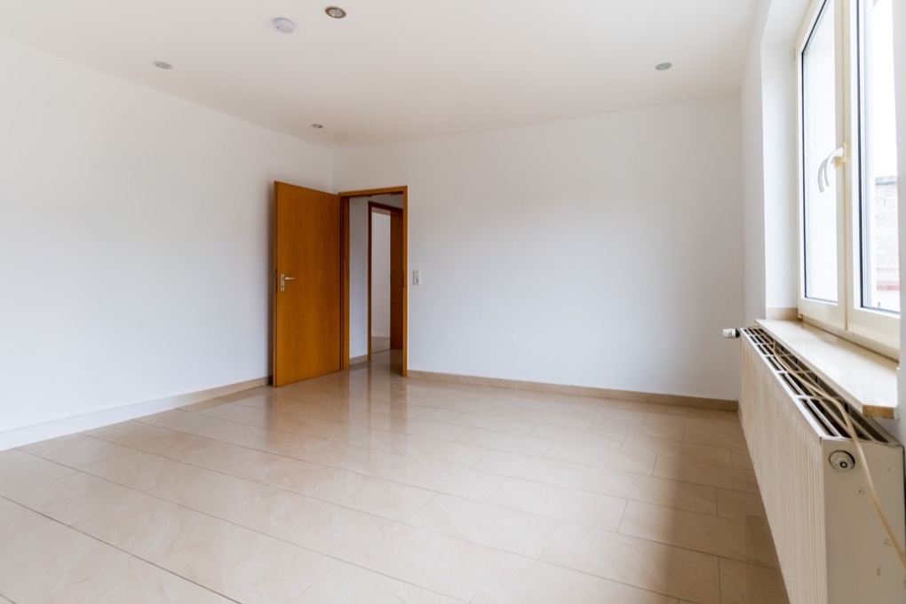 Empty room before staging